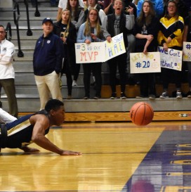 Ronnie Buford dives for a loose ball