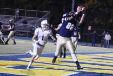 Alex Vasquez makes a leaping grab for a touchdown