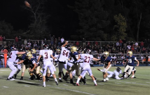 Cullen Lindsay hits the game winning field goal for the Bulldogs